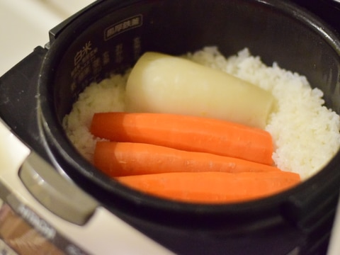 丸ごとドン!炊飯と一緒に蒸し野菜。離乳食にも!